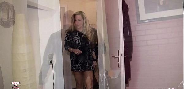 Deutsche MILF fickt den Jungspund Untermieter in Ferienwohnung - German Mature
